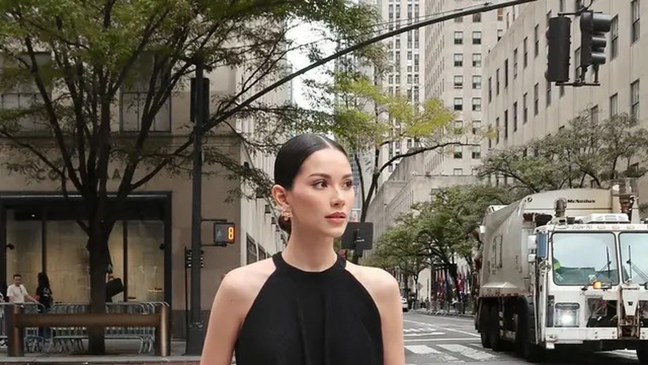 Alyssa tak pernah takut mengeksplorasi berbagai gaya. Mulai dari minimalis look hingga edgy.