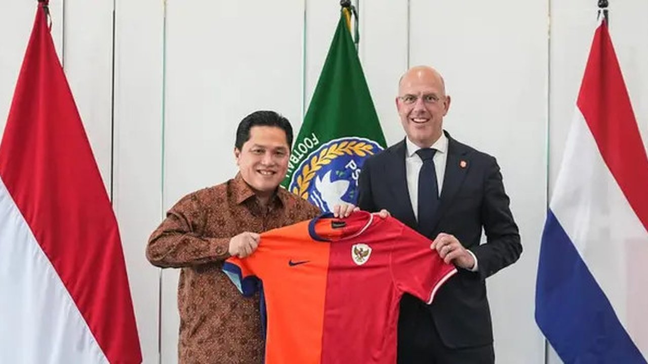 Ketua PSSI, Erick Thohir bersama Sekjen KNVB, Gijs de Jong. (Bola.com/Dok.PSSI).