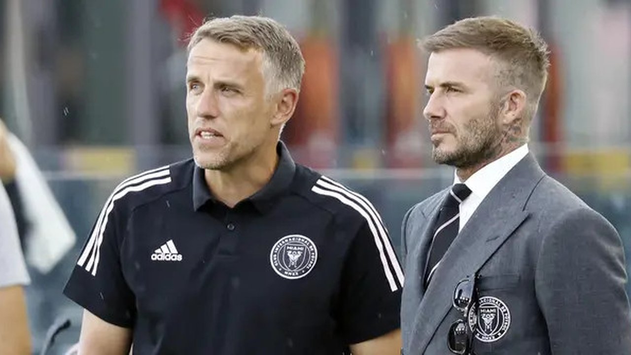 Nama lain yang bisa dipertimbangkan adalah Phil Neville yang kini tengah menangani klub milik David Beckham yakni Inter Miami. di Liga Inggris, Neville juga pernah menjadi asisten pelatih Val