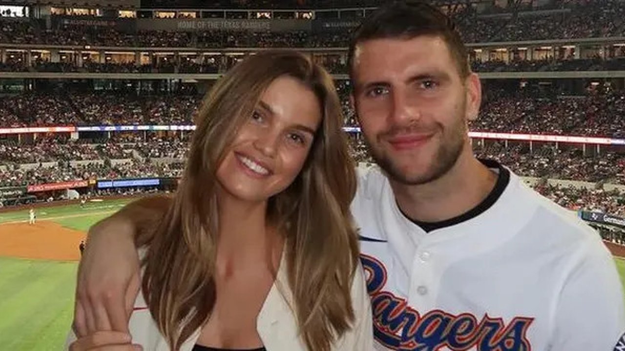 Penampilan Luna Bijl Kekasih Maarten Paes. [@lunabijl]