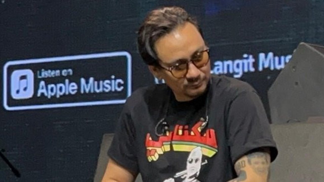 Vincent Rompies Buka Suara Soal Aksi Panggungnya Bersama Teenage Death Star di Pestapora 2024