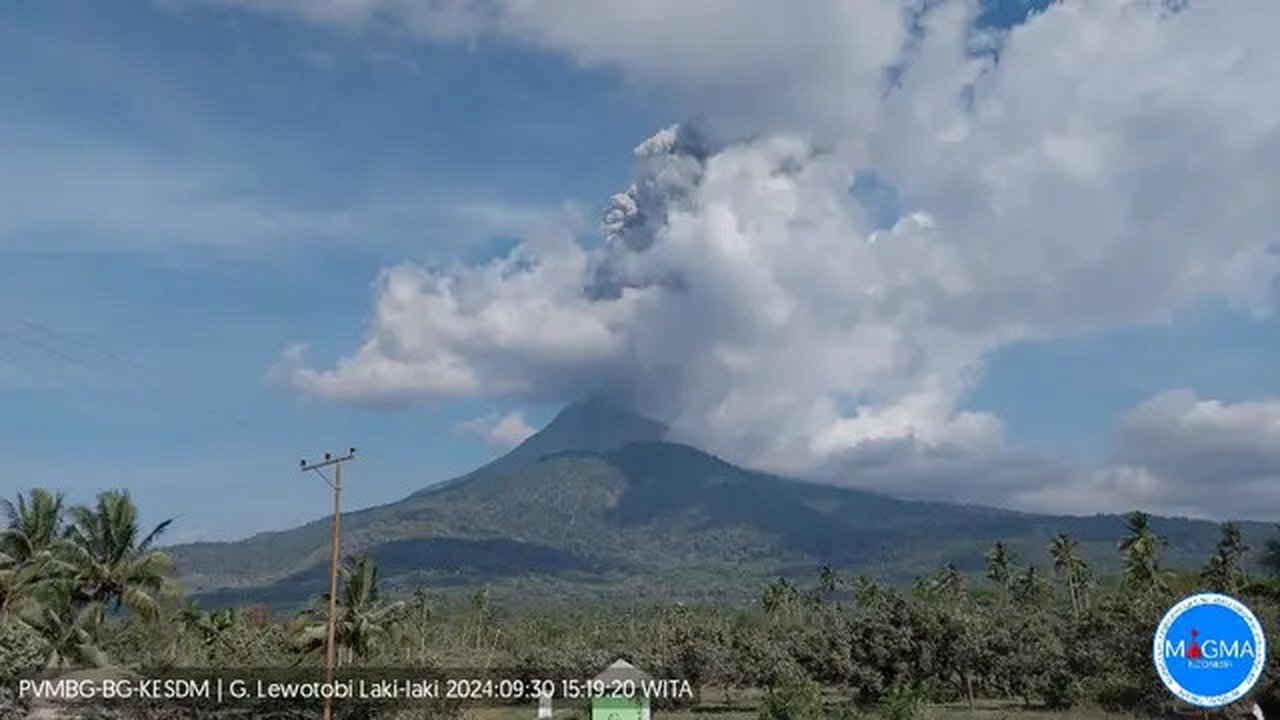 Gunung Lewotobi Laki-Laki kembali erupsi pada Senin siang (30/9/2024), pukul 15.14 Wita. (Liputan6.com/ Dok PVMBG)