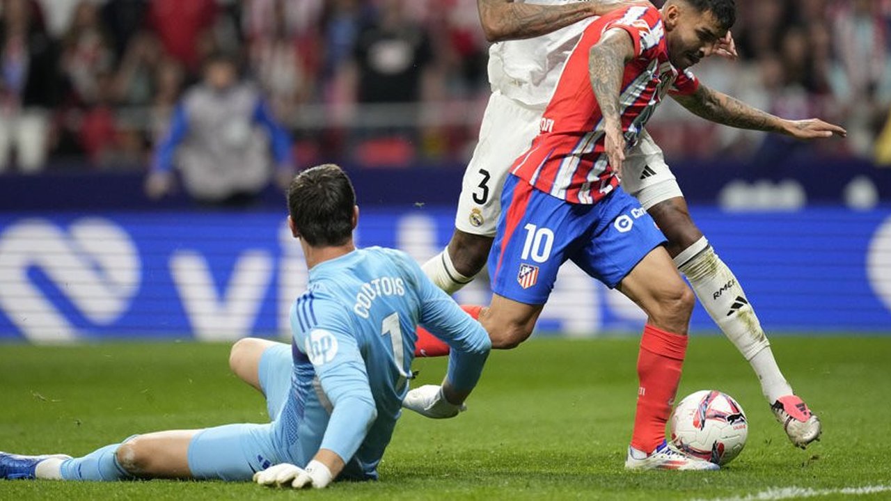 Duduk Perkara Thibaut Courtois vs Fans Atletico Madrid