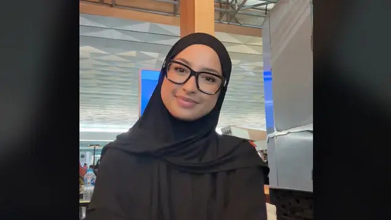 Tentunya banyak yang berharap Jennifer segera hijrah, namun lebih baik kita saling menghargai proses seseeorang.