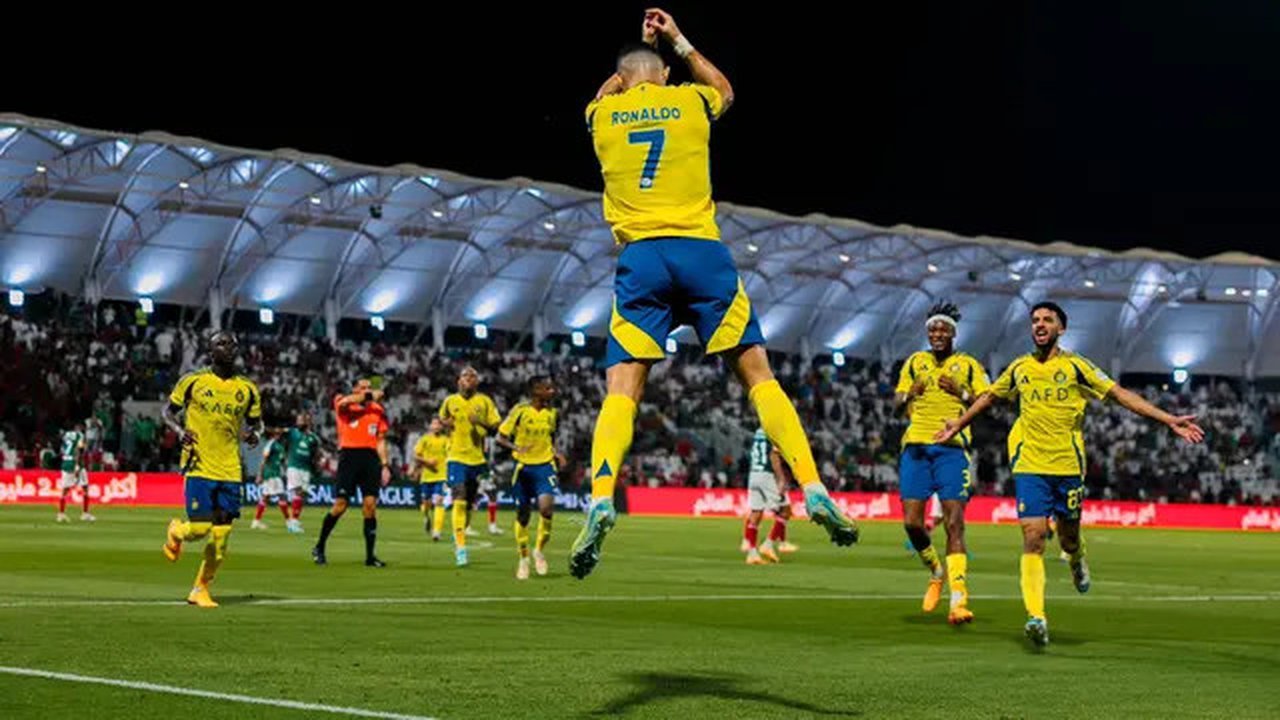 Cristiano Ronaldo berhasil mencetak satu gol sekaligus membantu Al Nassr meraih kemenangan 3-0 atas Al Ettifaq pada laga pekan keempat Saudi Pro League musim ini di Al Ettifaq Cl