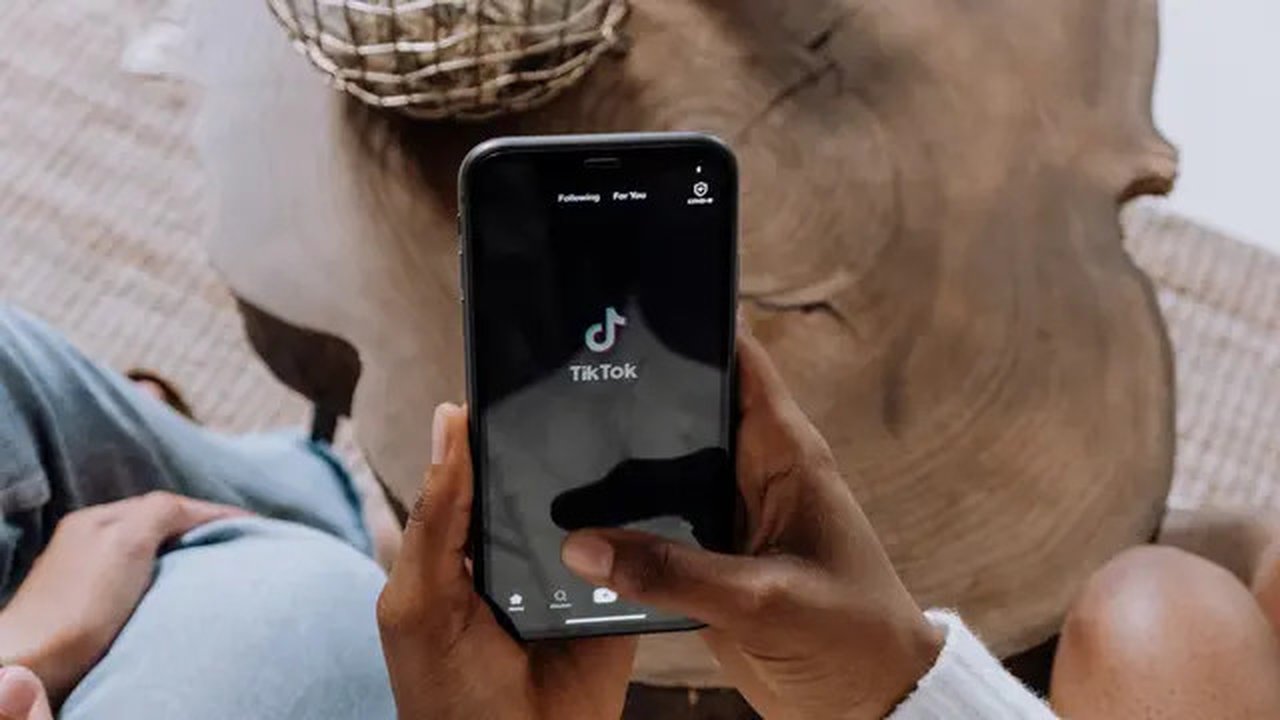 Ilustrasi aplikasi TikTok. (dok. pexels/cottonbro)
