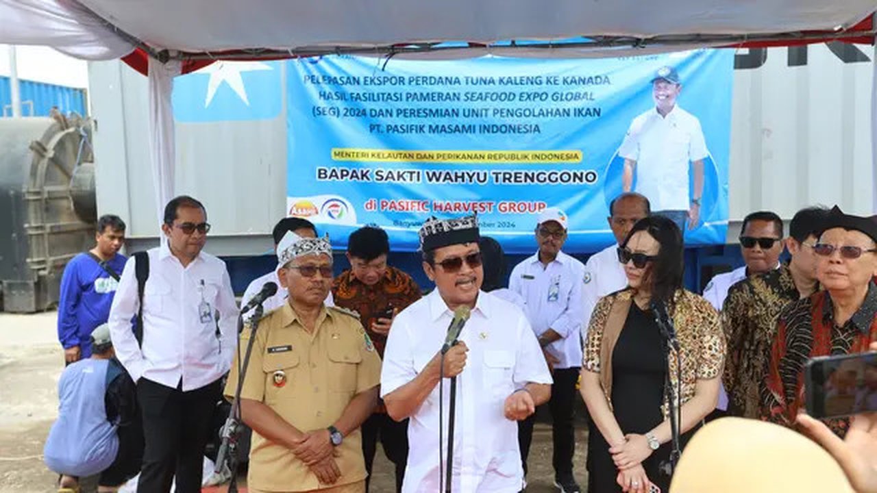 Menteri Kelautan dan Perikanan Wahyu Sakti Tranggono memberikan keterangan  pers saat pemberangkatn ekspor sarnden ikan tuna ke Kanada (Istimewa)