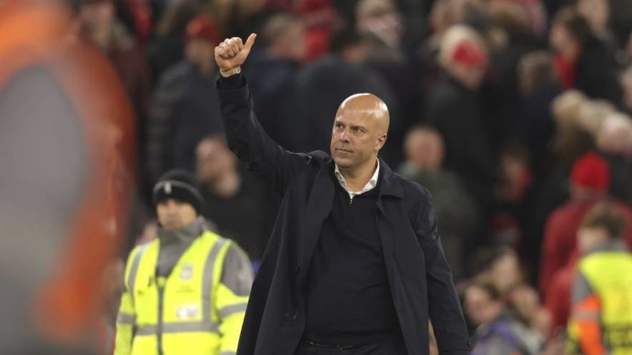 Arne Slot Ukir Rekor Baru Saat Liverpool Gilas Bologna