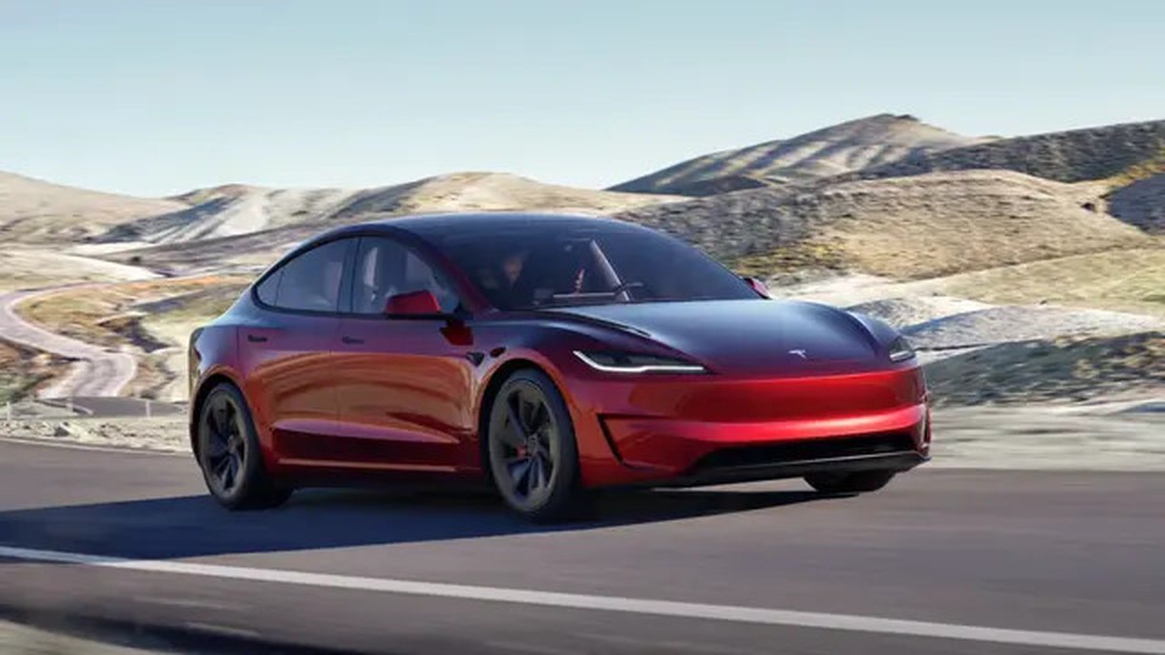 Tesla Model 3 Performance memberikan peningkatan performa tajam dan beberapa detail penyesuaian. (Tesla)