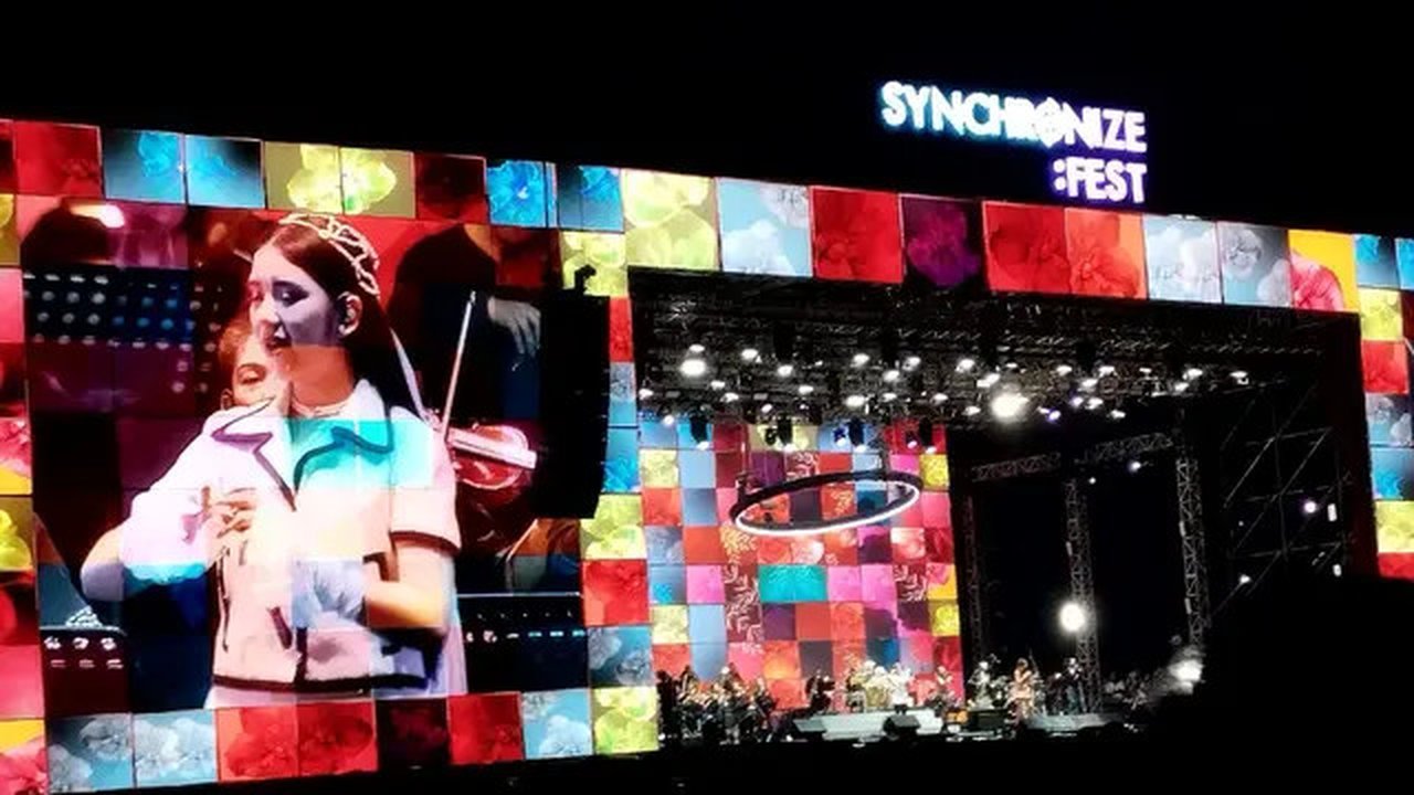 Mahalini, Lyodra, Tiara Andini, Ziva Magnolya dan Kiesya Levronka memeriahkan Synchronize Fest 2024 hari ketiga. Tampil bergantian, mereka disebut Sricandy.