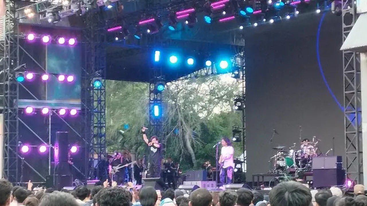 Band Gigi menggebrak panggung District Synchronize Fest 2024 hari ketiga. Membuka aksinya, Armand Maulana Cs genjot adrenalin penonton lewat 
