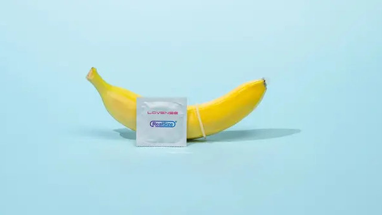 Ilustrasi Kondom dan Penis (Sumber: Lovense Toys/unsplash.com)