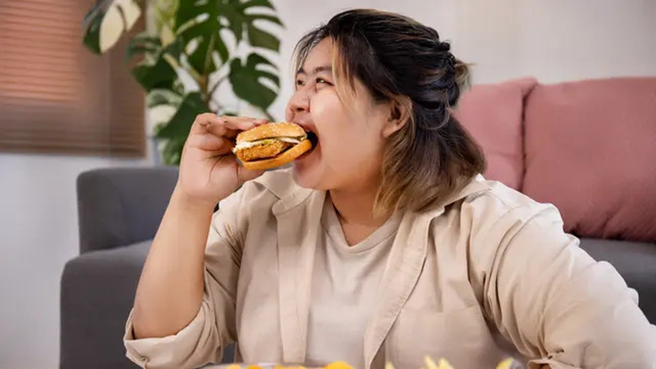 Ilustrasi Makan/https://www.freepik.com/studioredcup 