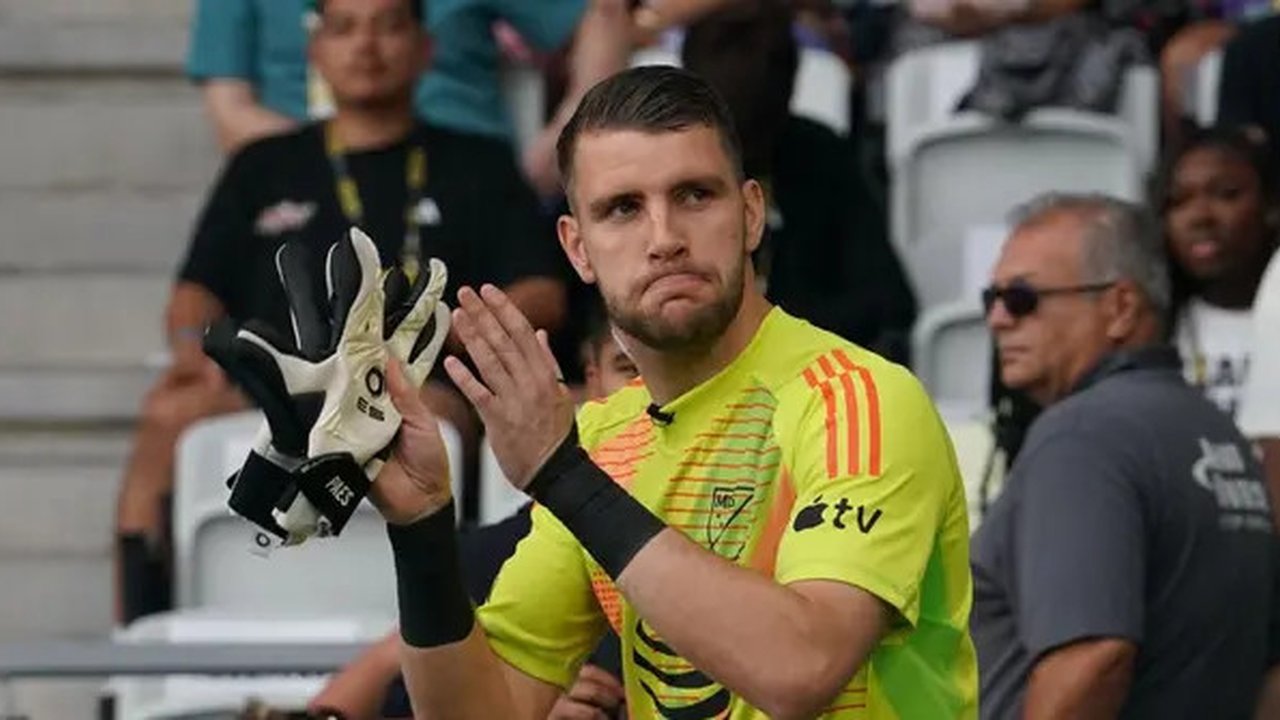 Kiper Timnas Indonesia, Maarten Paes, saat membela Dallas FC. (Jason Mowry / GETTY IMAGES NORTH AMERICA / Getty Images via AFP)