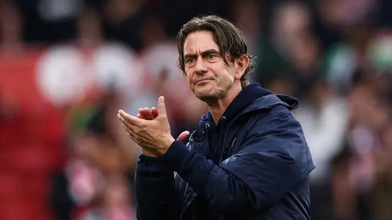 Pelatih Brentford, Thomas Frank saat ini tengah menjalani musim ke-6 menangani The Bees di Premier League musim 2023/2024. Ia mulai membesut Brentford saat masih berkiprah di Championship pad