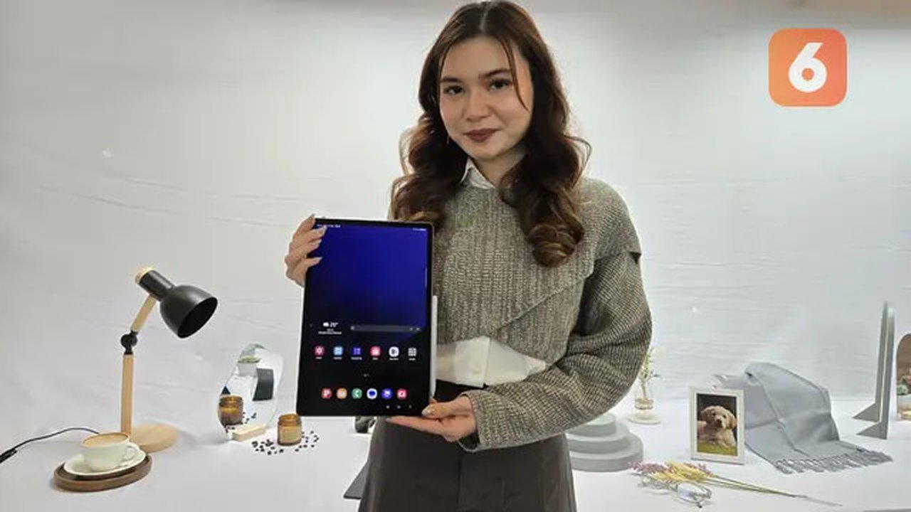 Selain Galaxy S24 FE, Samsung juga memperkenalkan tablet flagship baru mereka, Galaxy Tab S10 Series. Kali ini ada dua versi dari tablet ini yang meluncur di Indonesia yakni Galaxy Tab S10