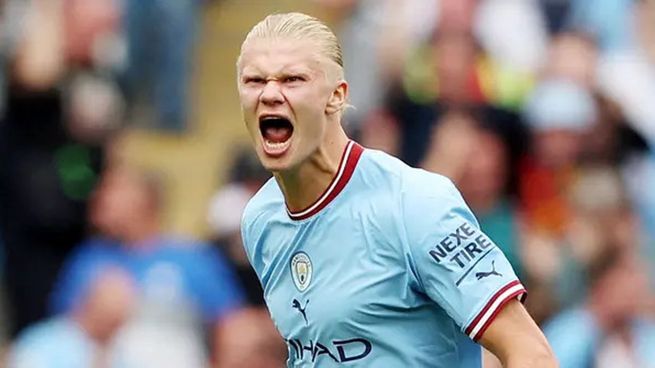 Manchester City sangat beruntung mendapat servis pemain sekelas Erling Haaland. Bomber yang ditebus seharga 75 juta Euro dari Dortmund itu tak henti-henti merobek gawang lawan. Sejauh ini ia