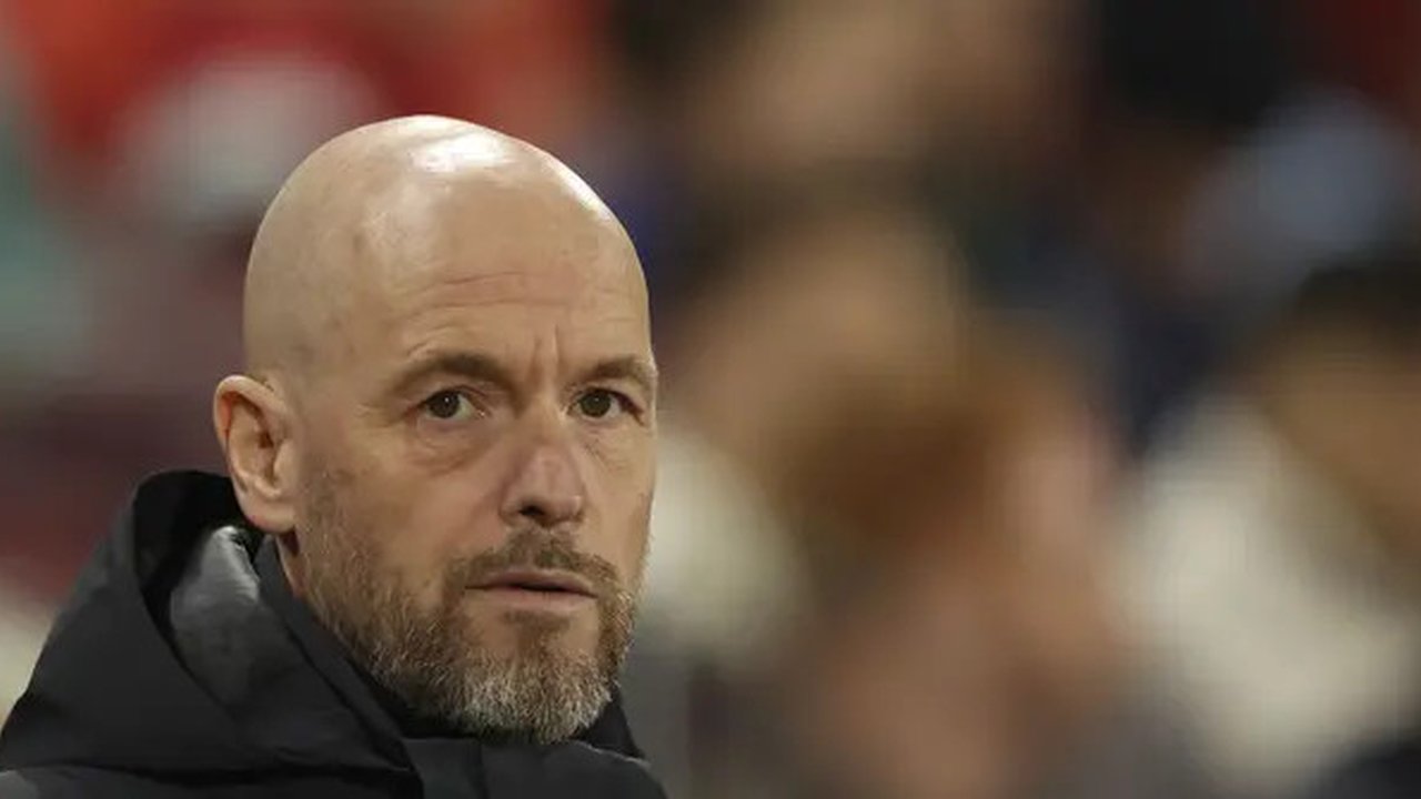 Pelatih Manchester United, Erik ten Hag jelang laga menghadapi Brentford pada laga pekan ke-30 Premier League 2023/2024 di Gtech Community Stadium, London, Sabtu (30/3/2024). (AP Photo/Ian