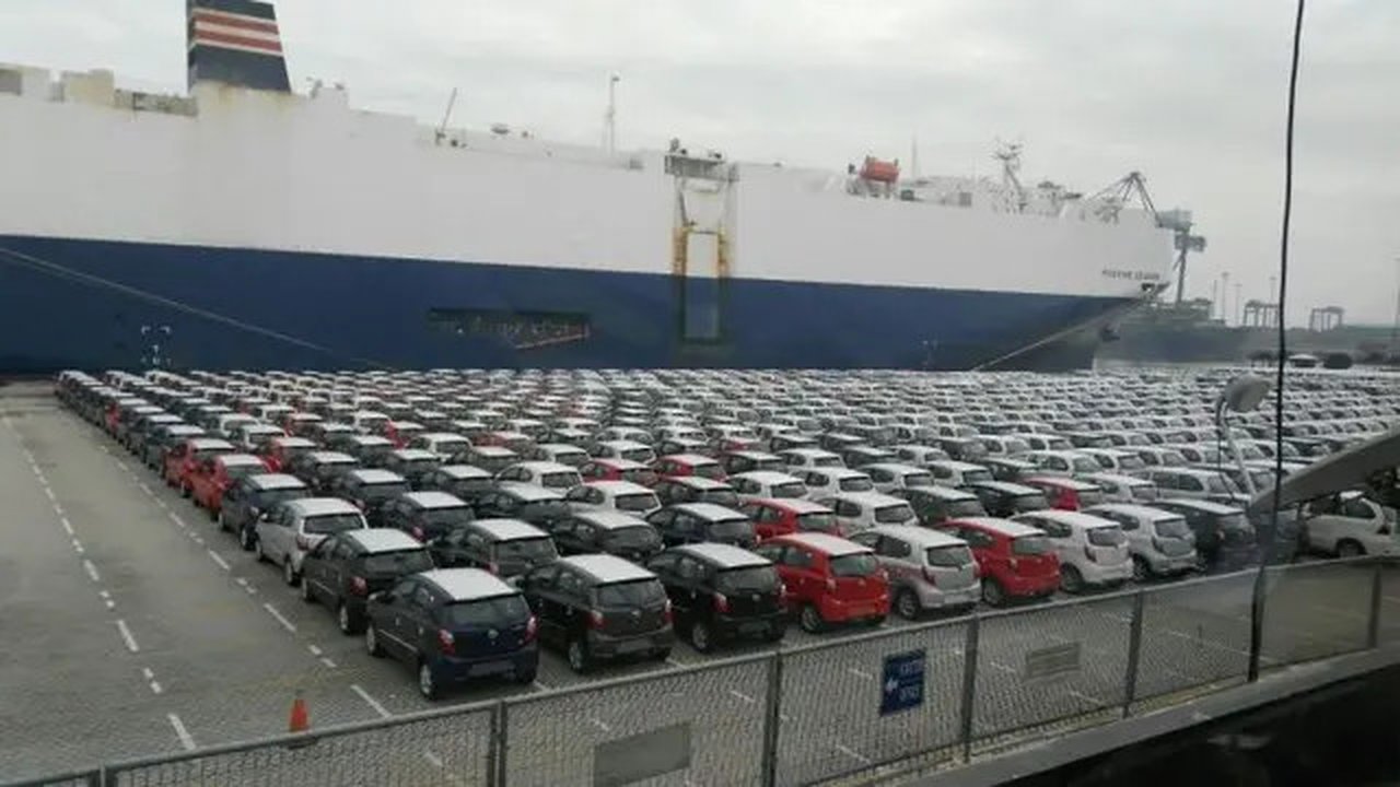 Toyota mampu mendistribusikan 15.400 unit kendaraan secara utuh atau completely built-up (CBU).