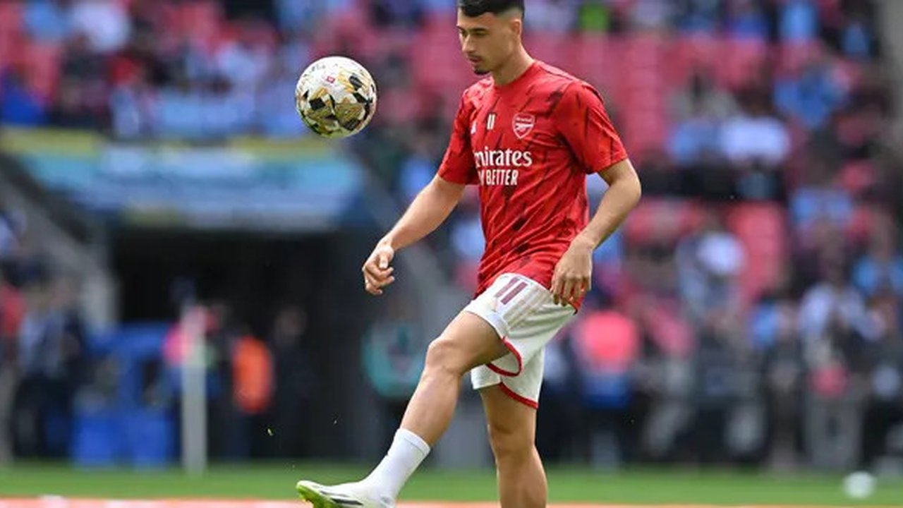 Gabriel Martinelli sudah menjadi pemain kunci Arsenal di bawah asuhan Mikel Arteta. Martinelli memakai nomor punggung 11 di Arsenal sejak musim 2021/2022. Kalau ingin mencoba nomor baru pada