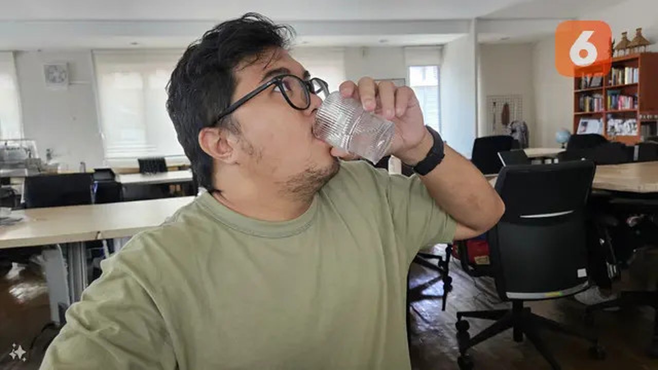 Apakah minum air hangat bisa benar-benar melunturkan lemak dan menurunkan berat badan? (Foto: Aditya Eka Prawira/Liputan6.com)