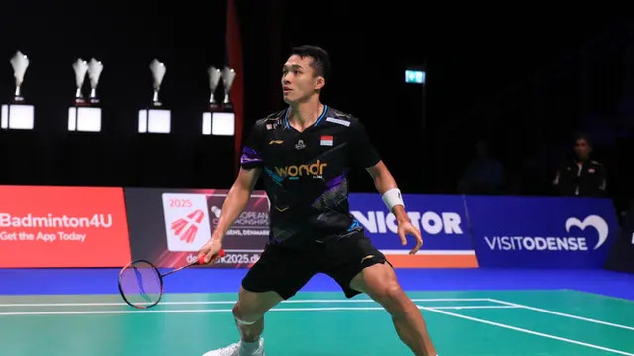 Tunggal putra Indonesia Jonatan Christie mengalahkan Leong Jun Hao dari Malaysia dengan straight game pada babak 32 besar Denmark Open 2024. Jojo menang 21-16 dan 21-14 di Jyske Bank