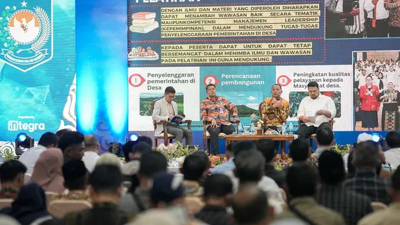 Direktur Jenderal Bina Pemerintahan Desa (Pemdes) Kementerian Dalam Negeri (Kemendagri) La Ode Ahmad P Bolombo dalam kegiatan peningkatan kapasitas aparatur pemerintah desa dan pengurus kelem