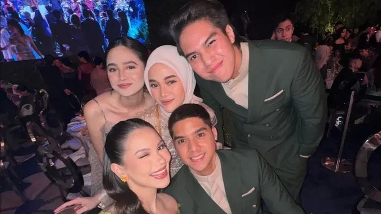 Al Ghazali dan El Rumi terbilang baru memulai kisah cinta mereka dengan pacar masing-masing. Al baru balikan dengan Alyssa Daguise sedangkan El Rumi tampil romantis perdana bareng Syifa Hadju