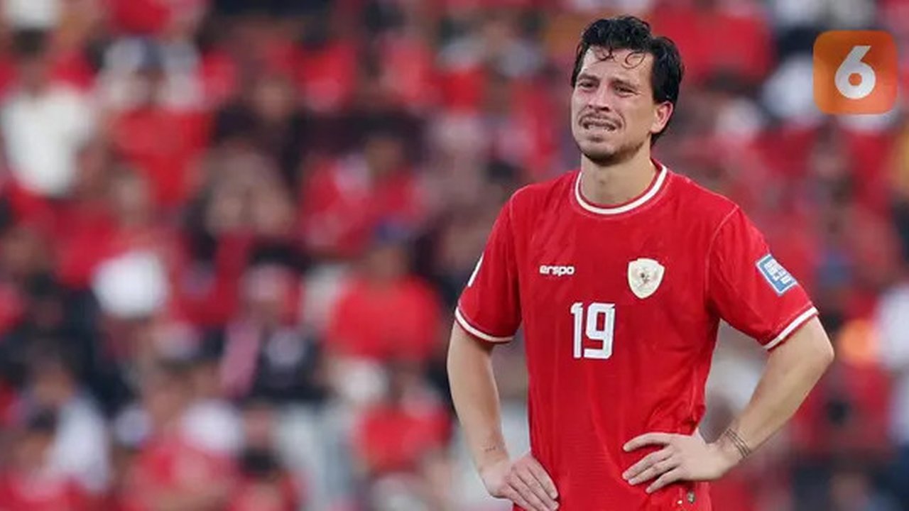 Pemain Timnas Indonesia, Thom Haye, tampak kecewa saat ditaklukkan Irak pada laga Grup F putaran kedua Kualifikasi Piala Dunia 2026 zona Asia di Stadion Utama Gelora Bung Karno (SUGBK), Senay