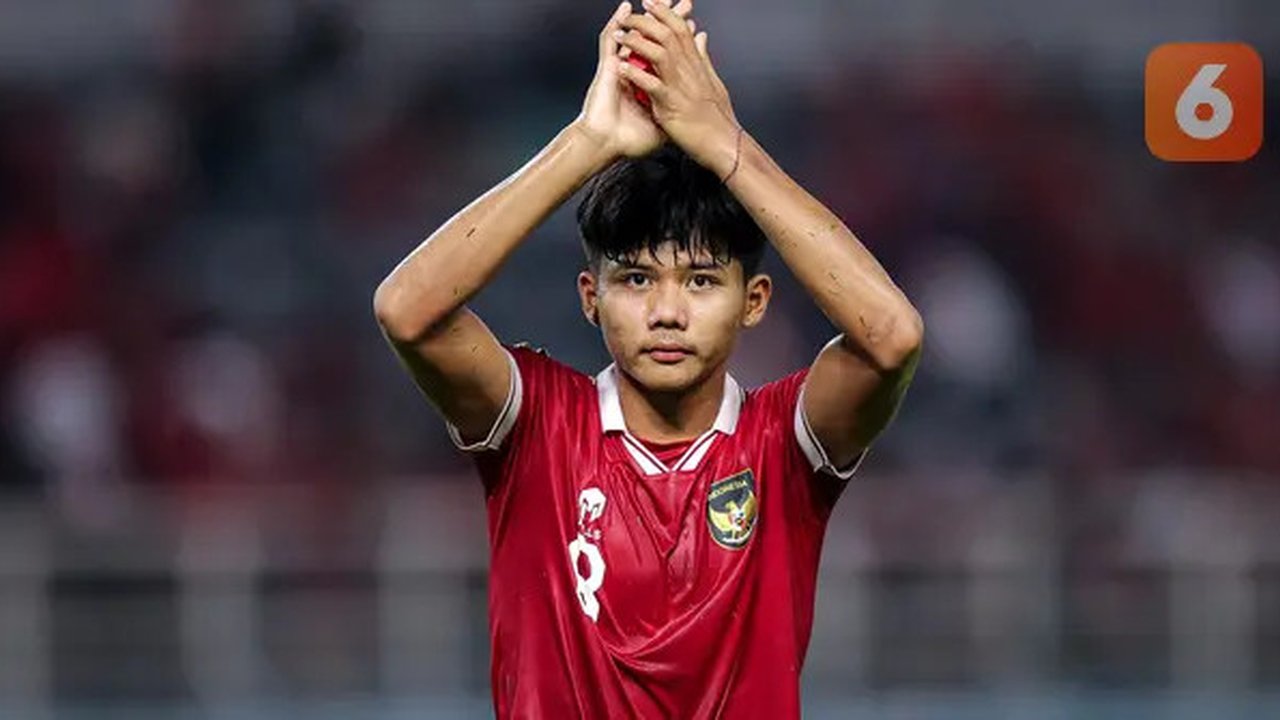 Selebrasi pemain Timnas Indonesia U-17, Arkhan Kaka setelah bermain Imbang 1-1 dengan Timnas Panama U-17 pada laga kedua Grup A Piala Dunia U-17 2023 di Stadion Gelora Bung Tomo (GBT), Sur