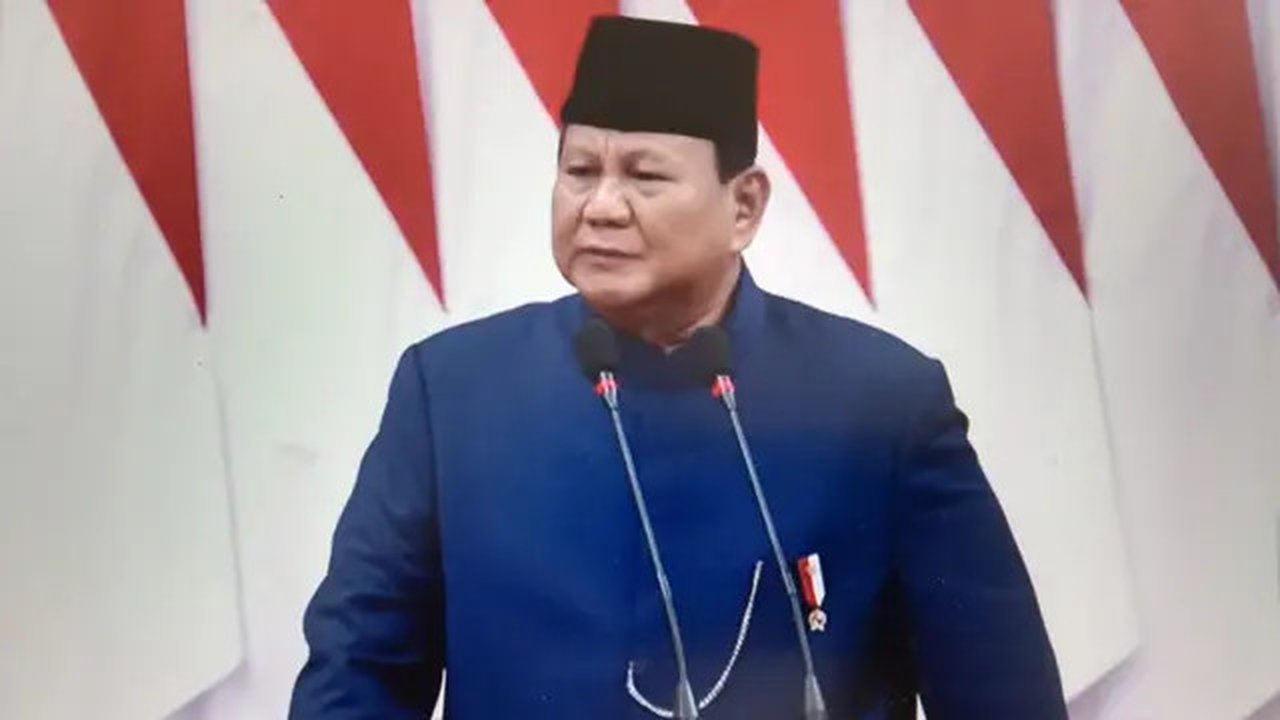 Presiden Prabowo Subianto menyampaikan pidato pertamanya usai pelantikan presiden di Gedung DPR MPR, Minggu (20/10/2024). (Tim News).