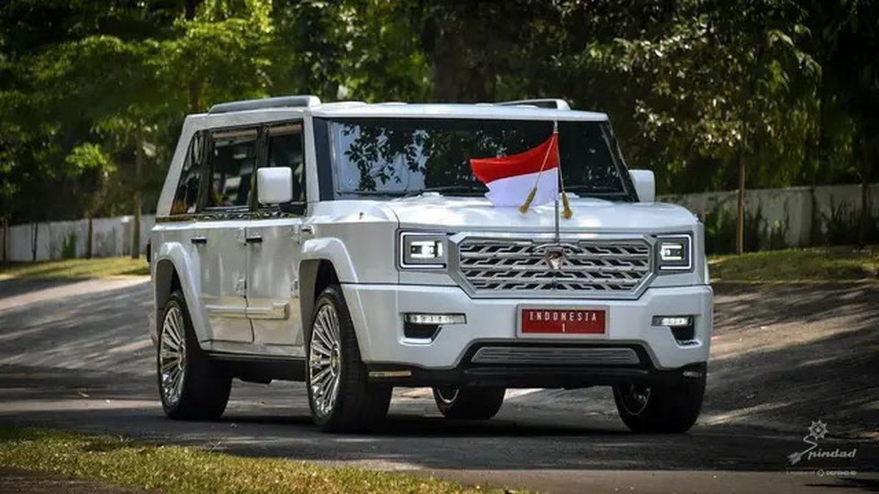 PT Pindad memperkenalkan MV3 Garuda Limousine, kendaraan khusus antipeluru yang digunakan oleh Presiden Terpilih, Prabowo Subianto dan Wakil Presiden Terpilih, Gibran Rakabuming Raka pada