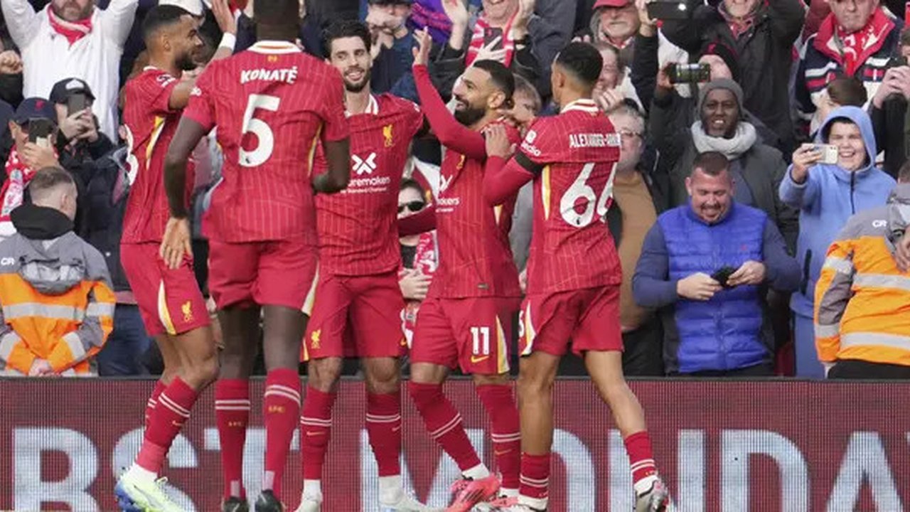 Liverpool meraih kemenangan 2-1 atas Chelsea pada laga pekan kedelapan Premier League di Stadion Anfield, Minggu (20/10/2024) malam WIB. Satu dari dua gol The Reds disarangkan Mohamed Sala