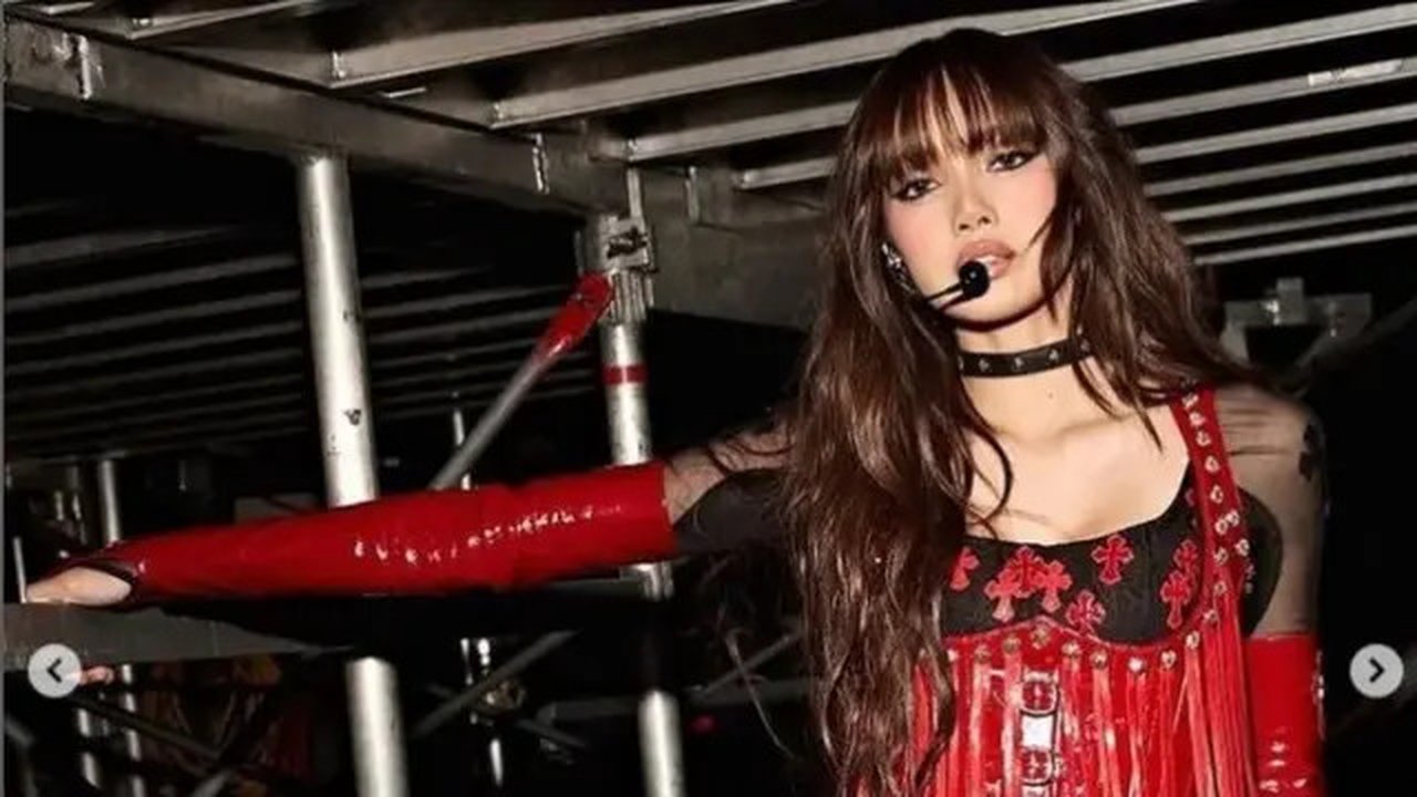 Rina Nose Cosplay Jadi Lisa BLACKPINK, Disebut Mirip Parah.  foto; Instagram !@rinanose16