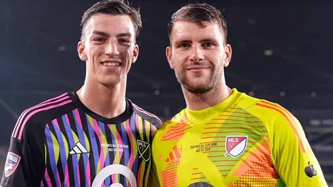 Maarten Paes bermain untuk MLS All-Star. (Bola.com/Dok.X FC Dallas).