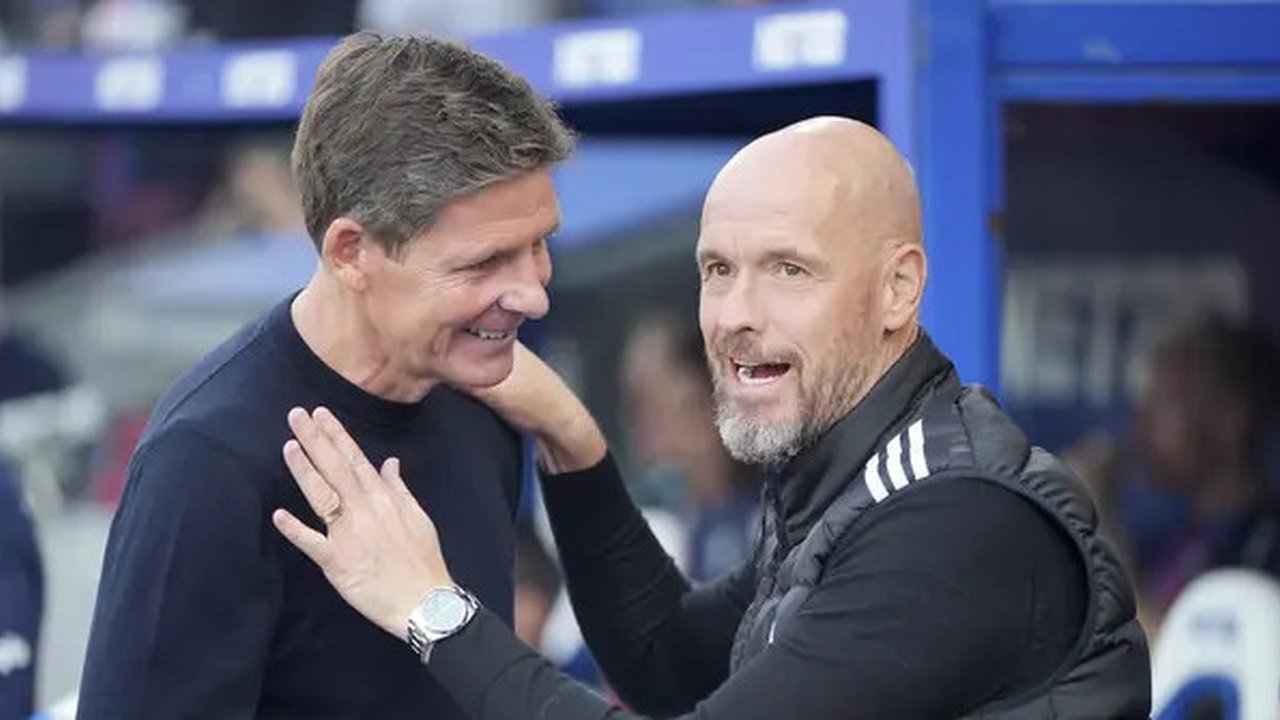 Manajer MU Erik Ten Hag (kanan) menyapa pelatih Crystal Palace sebelum pertandingan pekan kelima Liga Inggris berlangsung (AP)