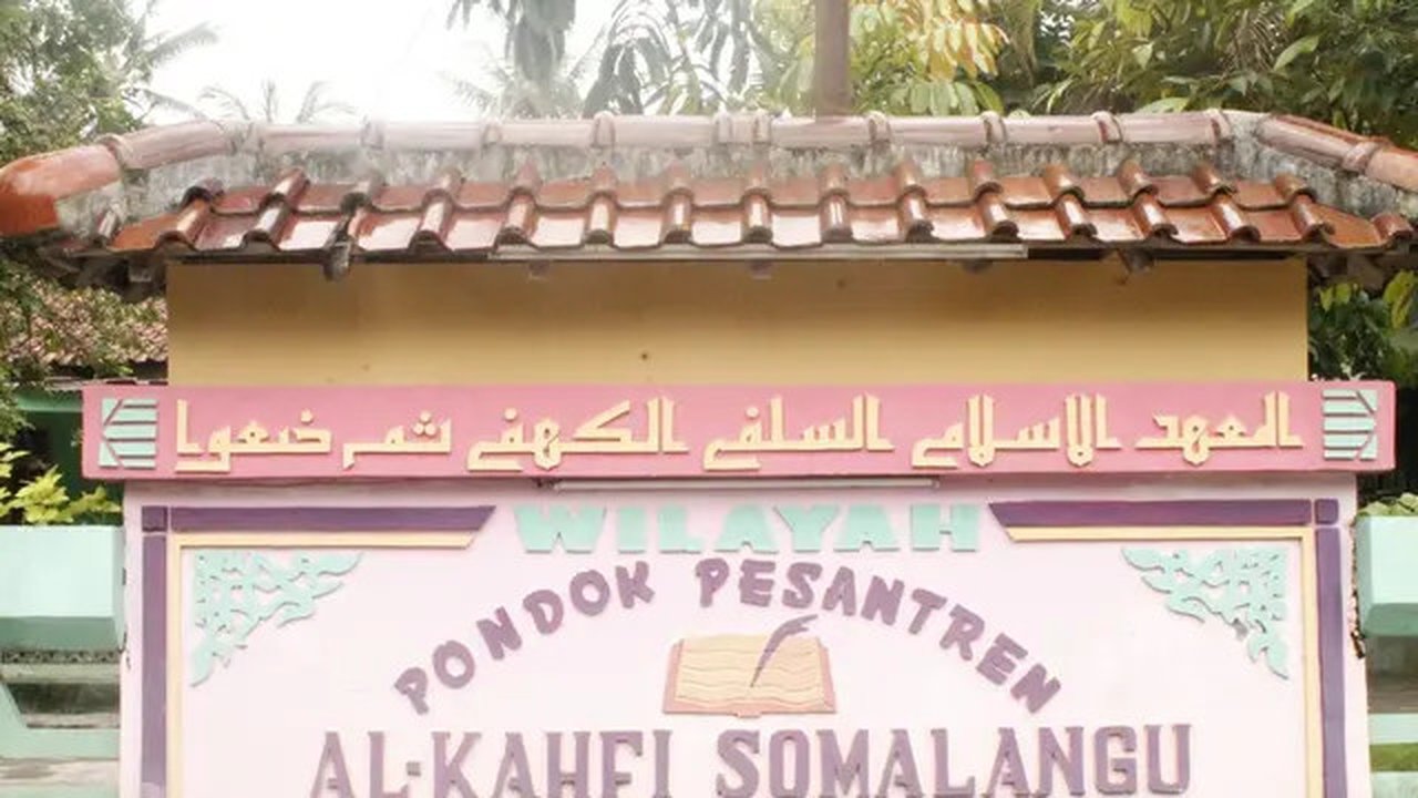 Profil Pondok Pesantren Al-Kahfi Somolangu, pondok pesantren tertua di Indonesia.