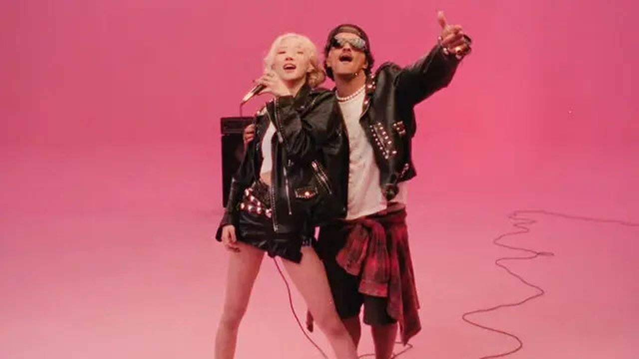 Melihat gaya kembar Bruno Mars dan Rose BLACKPINK rilis lagu APT (@roses_are_rosie)