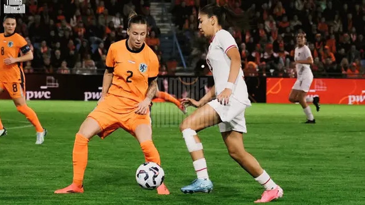 Timnas Indonesia putri menelan kekalahan telak 0-15 dari Timnas Belanda putri pada laga FIFA Matchday di Stadion De Vijverberg, Doetinchem, Sabtu (26/10/2024) dini hari WIB. (dok. PSS
