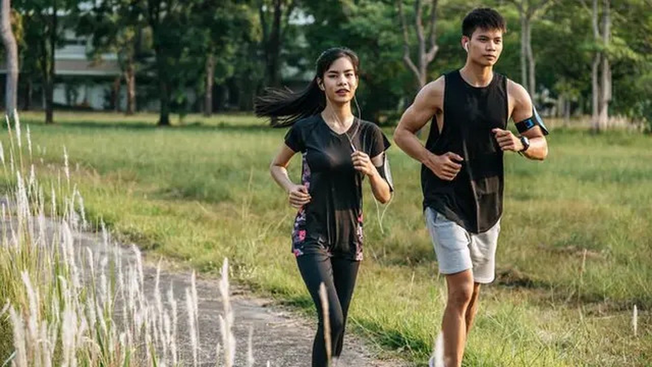 Ilustrasi olahraga lari, jogging. (Photo created by jcomp on www.freepik.com)