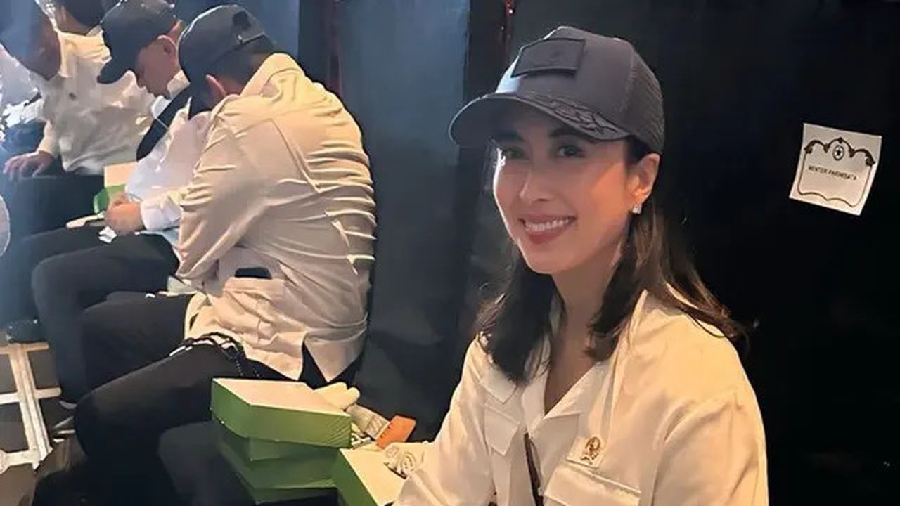 Gaya Kece Widiyanti Putri Wardhana Menteri Pariwisata saat Berangkat ke Magelang. [@widi.wardhana]