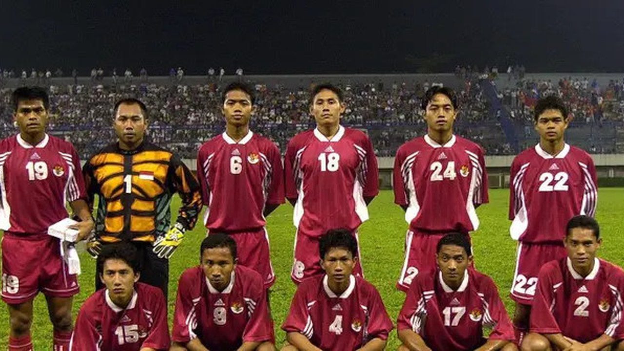 Anang Ma'ruf (bawah kanan) kala memperkuat timnas di Piala Asia 2000 Lebanon (AFP)