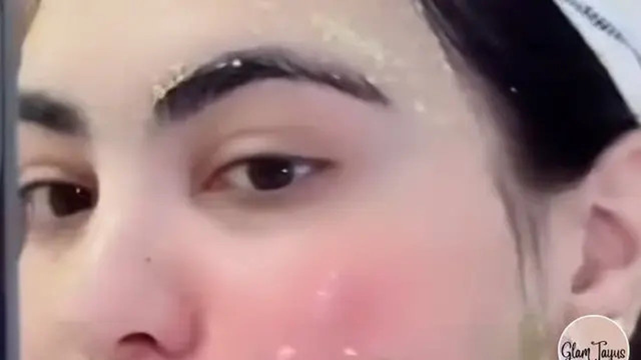 Masker Lemon, Madu, dan Susu. (foto: TikTok/glamtayus).