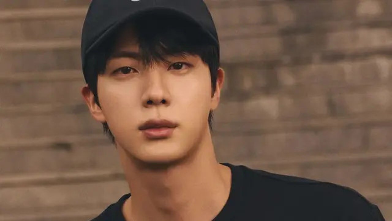 Jin BTS. (dok. Instagram @jin/https://www.instagram.com/p/DBP_dsqBQS-/?hl=en&img_index=3/Dinny Mutiah)