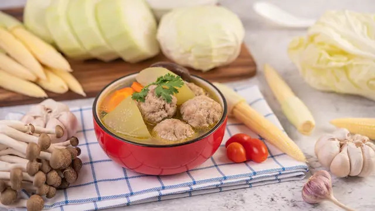 Ilustrasi bakso ayam (Photo by jcomp on Freepik)