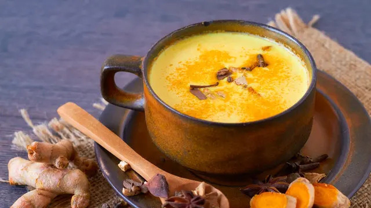 Cara Mudah Turunkan Kolesterol Tinggi dengan Minuman Jamu Kunyit Rumahan | unsplash.com