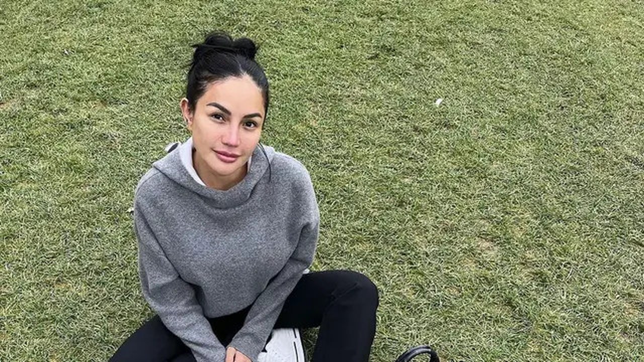 Nikita Mirzani mendadak curhat soal jodoh. Berkaca pada pengalaman, ia menyadari tiap kisah cinta punya romantika. Ada pelajaran yang bisa dipetik. (Foto: Dok. Instagram @nikitamirzanimawa