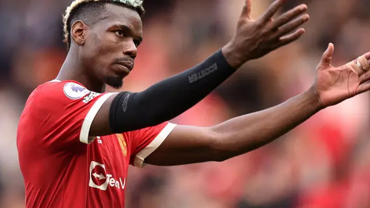 Pemain top pertama yang pernah menjadi kliennya adalah Paul Pogba. Ia pernah meyakinkan Pogba untuk hengkang dari Manchester United dari Juventus pada 2012 silam. Gara-gara transfer terseb