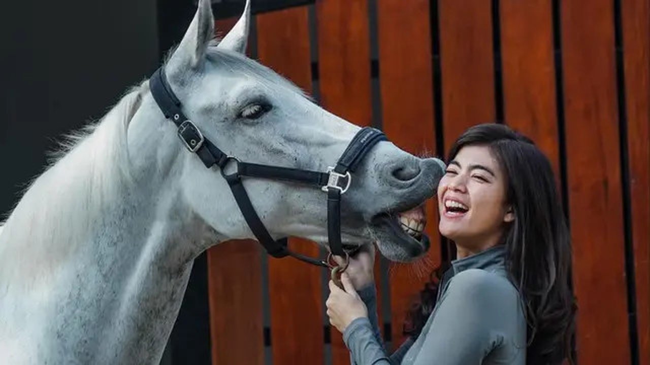 Potret Raya Kohandi saat tengah berolahraga berkuda (Dok/Instagram @rayakohandi244)
