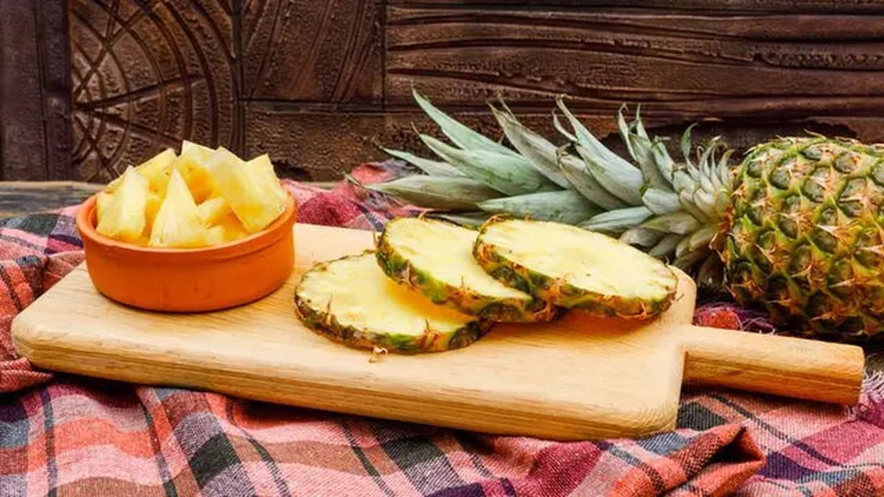 Buah Nanas  Credit: Freepik/8photo